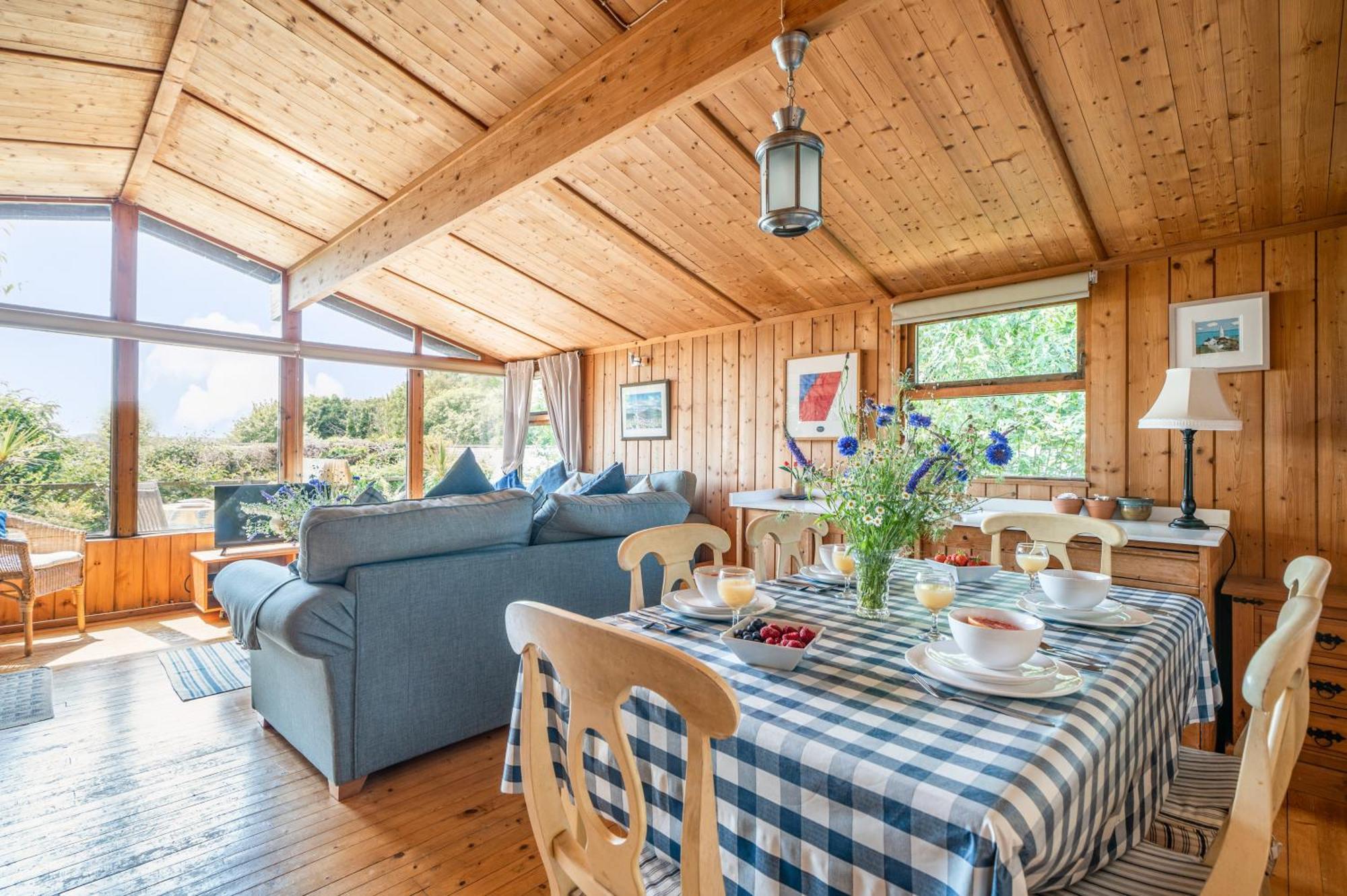 Scandinavian Style Lodge In Rock Wadebridge Exterior photo